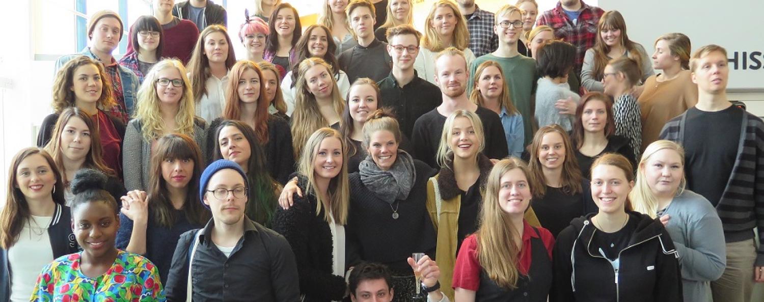 Gruppen-930x450.jpg Bild på deltagare från kreativitetstävlingen Young Creative Challange.