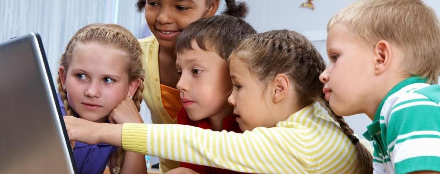 kids-around-a-computer-930x450.jpg