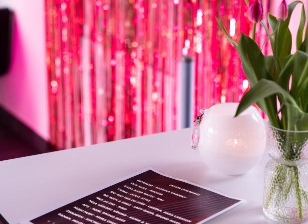 Livekaraoke Acusticum Populärt med karaoke med liveband.