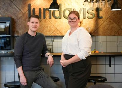 Lundqvist Trävaru Samuel och Felicia width= Samuel Holmström och Felicia Lindberg, Lundqvist Trävaru.