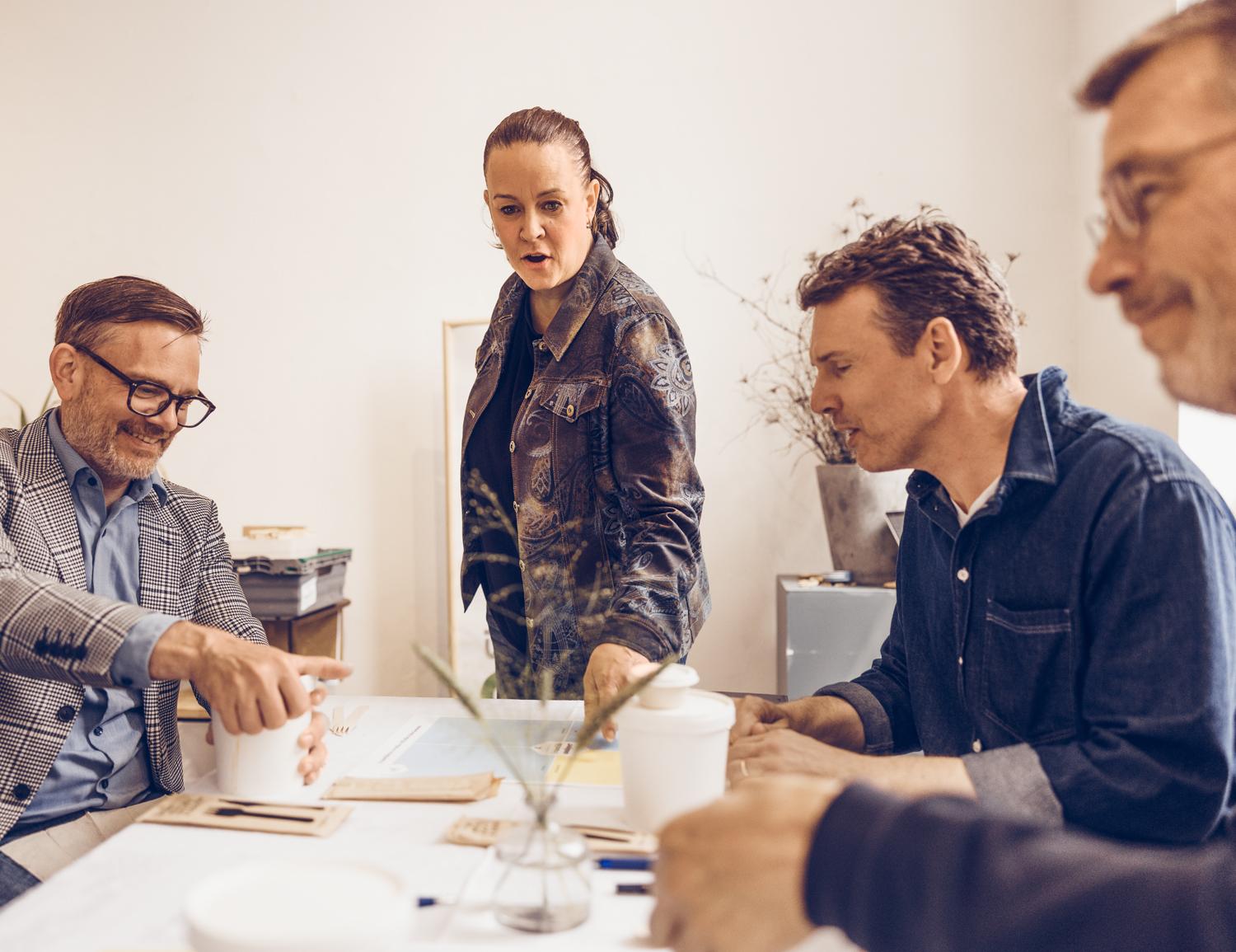 Nils Hannerz, näringspolitisk chef IKEM, Maria Wetterstrand Miltton, Fredrik Moberg Albaeco & forskare på Sthlm resilience Centre, Ulf Westerberg Piteå Science Park, på Almedalen 2025 ©Johanna Fond PÅ BILD: Nils Hannerz, näringspolitisk chef IKEM, Maria Wetterstrand Miltton, Fredrik Moberg Albaeco & forskare på Sthlm resilience Centre, Ulf Westerberg Piteå Science Park, på Almedalen 2025 ©Johanna Fond
