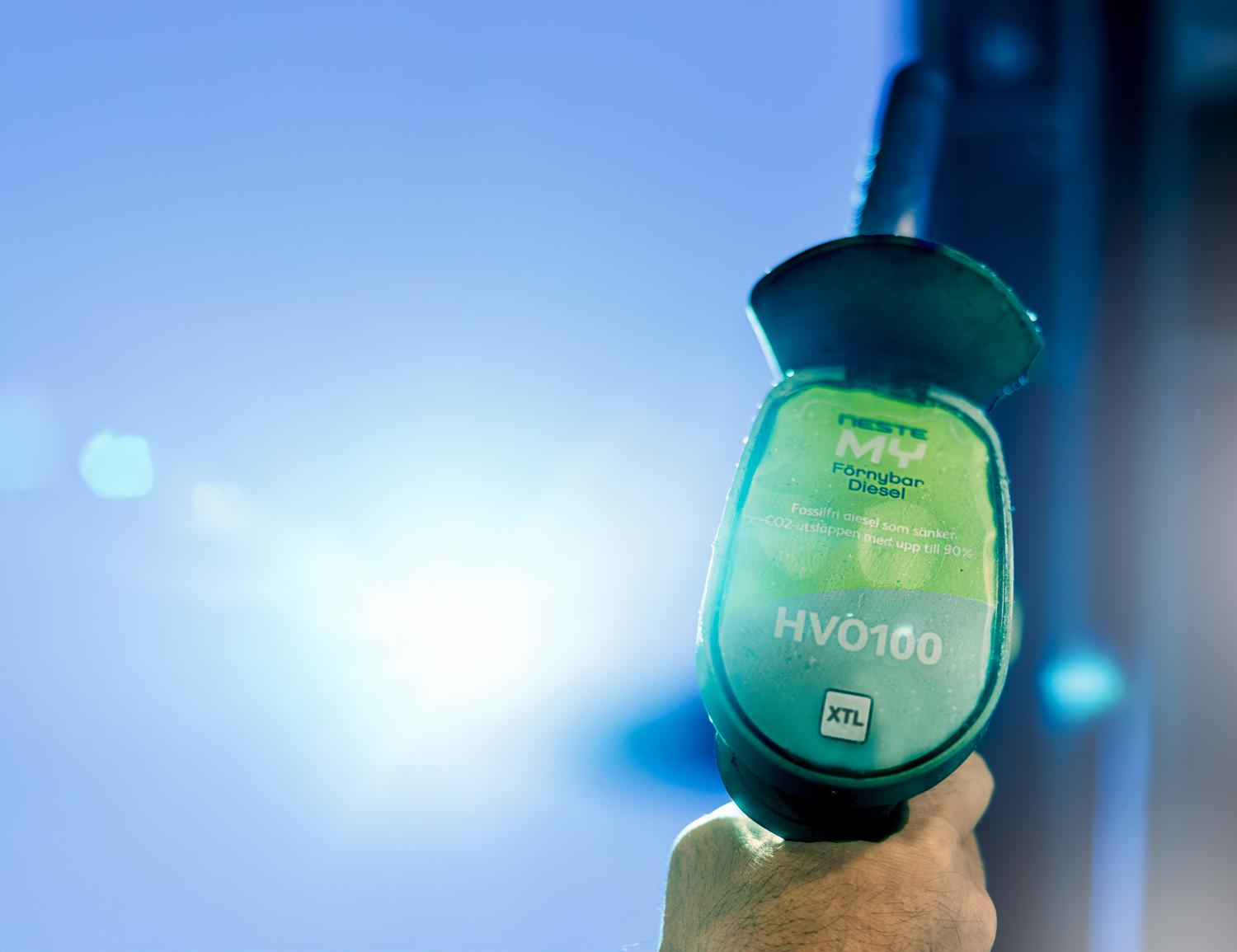 Montage HVO100 kopiera HVO 100, miljöbränslepump i motljus