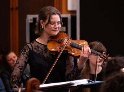 Märta Andersson Björklund, violinist och konsertmästare.