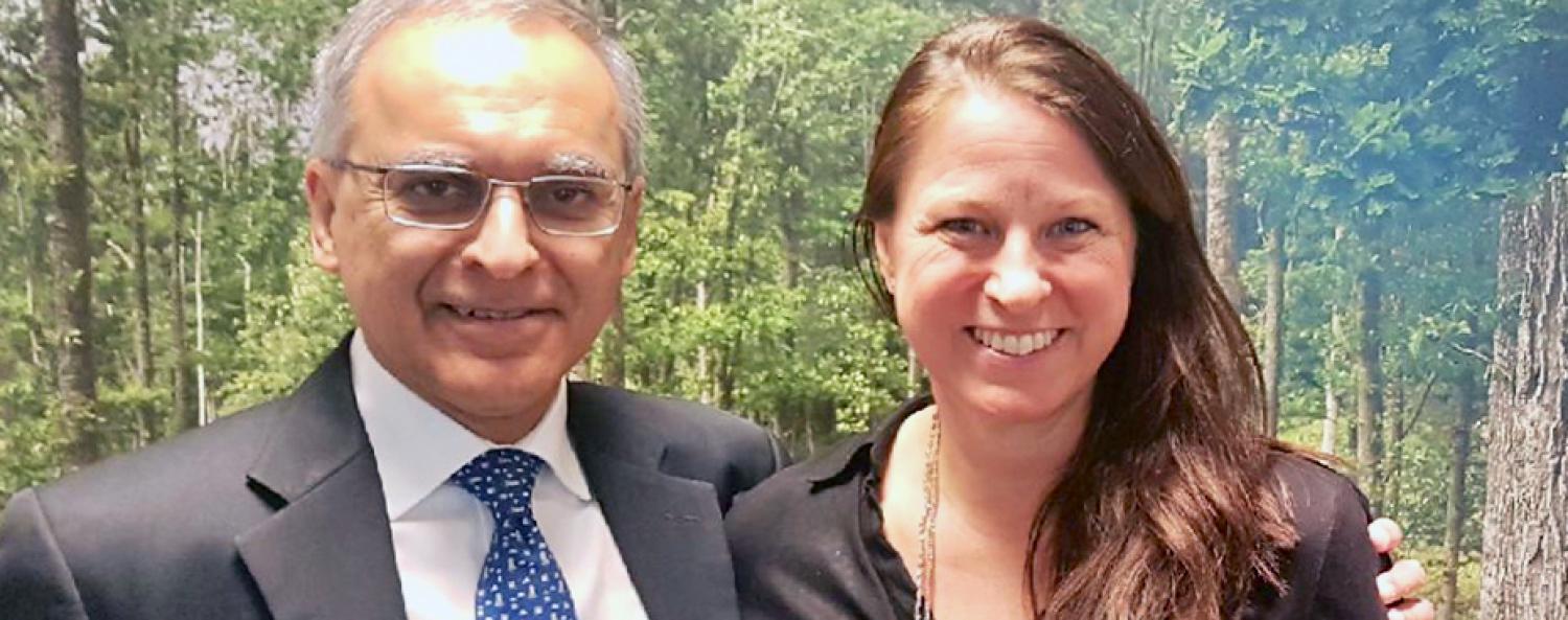 pavan-webb.jpg Bild på Pavan Sukhdev, president för WWF och Helena Karlberg.