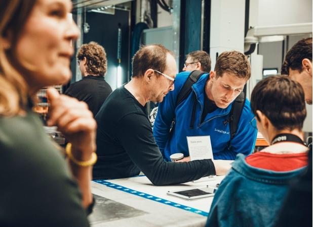 Samverkansarena fiberkomposit Swedish Composite Innovation Cluster, SWE-CIC, är ett nätverk där företag, akademi och forskningsaktörer träffas för att utbyta erfarenheter, hitta samarbeten och lära av varandra.