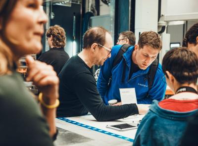Samverkansarena fiberkomposit Piteå Samverkansarena Fiberkomposit samlar företag, akademi och forskningsinstitut för att driva innovation och hållbara lösningar inom fiberkomposit. Målet är att stärka branschen och locka nya verksamheter till Piteå och norra Sverige