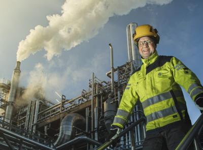 Bild på David Öqvist, VD SunPine AB, beläget på Haraholmen i Piteå (driver världens största anläggning för tillverkning av råtalldiesel) ©Kråkullen