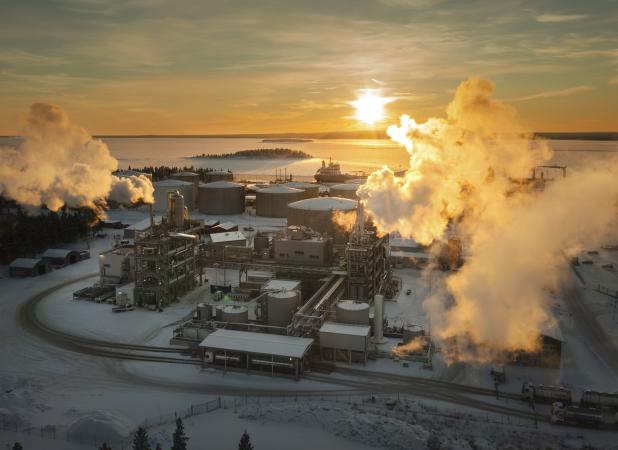 Sunpine-8 Bild på SunPine AB, beläget på Haraholmen i Piteå, driver världens största anläggning för tillverkning av råtalldiesel ©Kråkullen