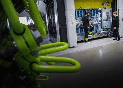 SWE-CIC RISE width= RISE testbädd för hållbar komposittillverkning med den stora pressen.